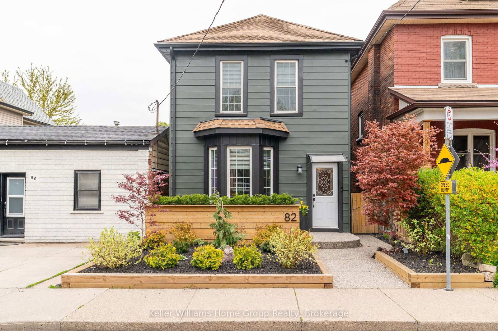 Detached House for sale at 82 Oak Avenue, Hamilton, Landsdale, L8L 5M8 - MLS: X12145330