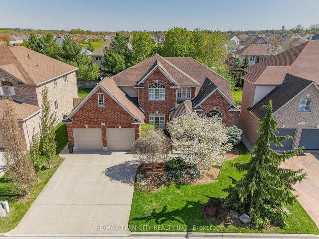 533 Falconridge Crescent