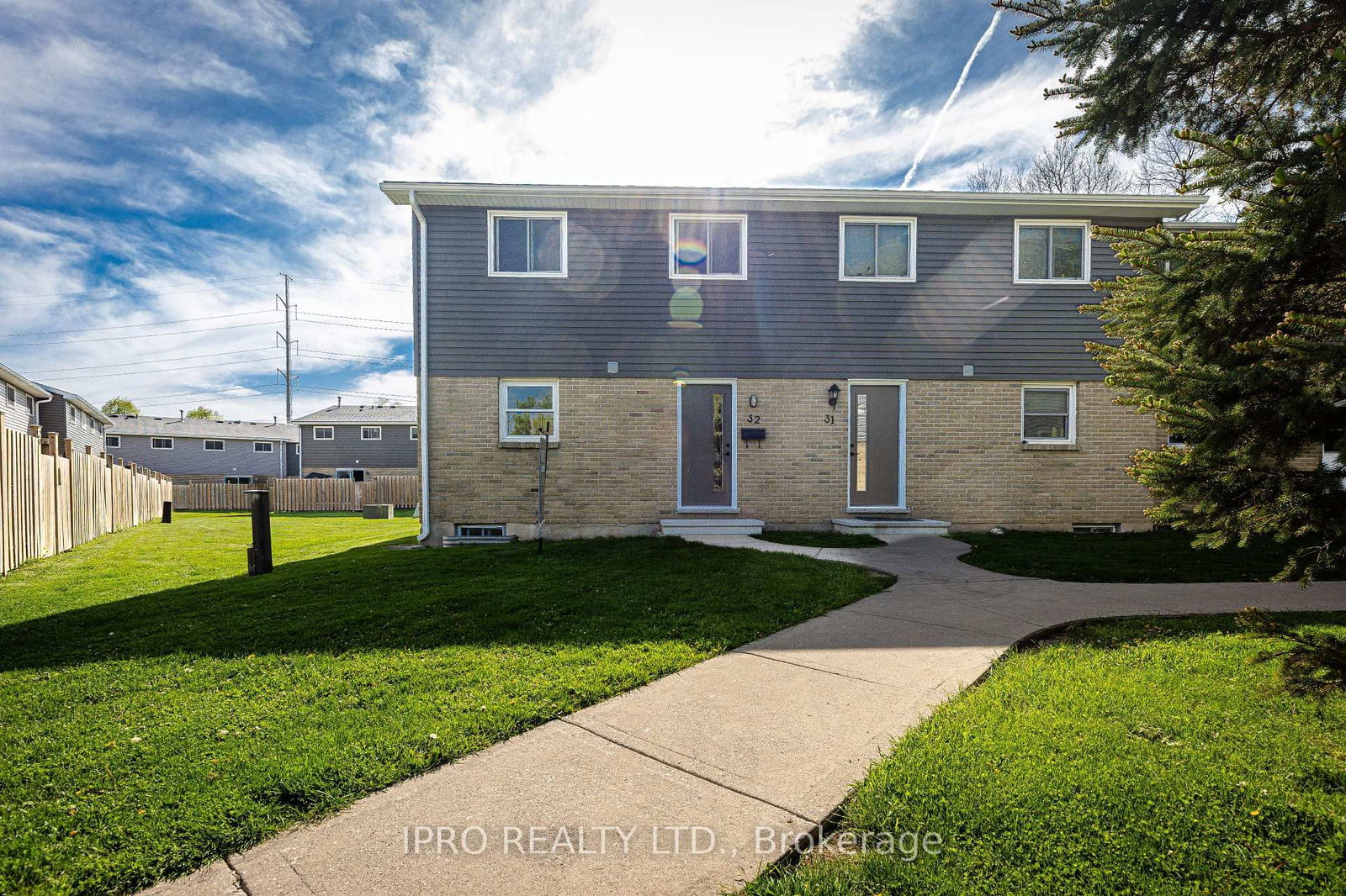 Townhouse for sale at 32-470 Second Street, London East, East E, N5V 3X4 - MLS: X12145716