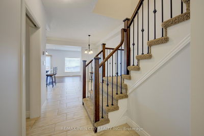 Unit A — 618 MONTPELLIER Dr, Waterloo -  image-0-2