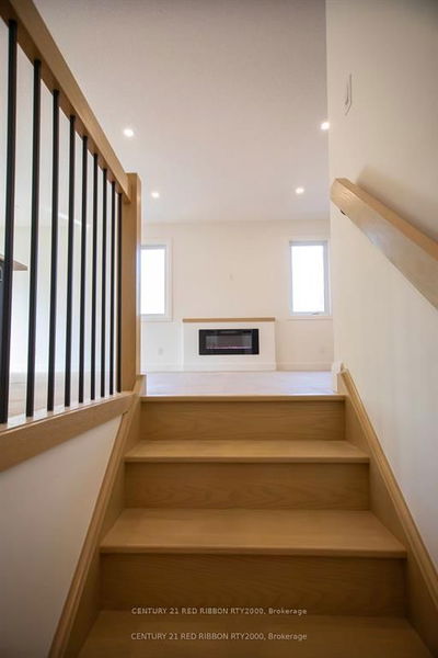 Unit 8 — 430 Head St, Strathroy-Caradoc - NE image-0-2