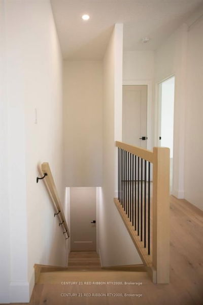 Unit 8 — 430 Head St, Strathroy-Caradoc - NE image-0-3