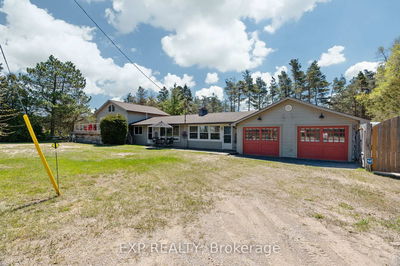 7495 Dune Dr, Lambton Shores - Port Franks image-0-2