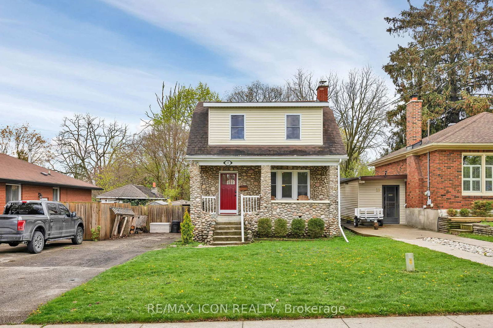 Detached House for sale at 17 5 Avenue, Cambridge, N1S 2E8 - MLS: X12146558