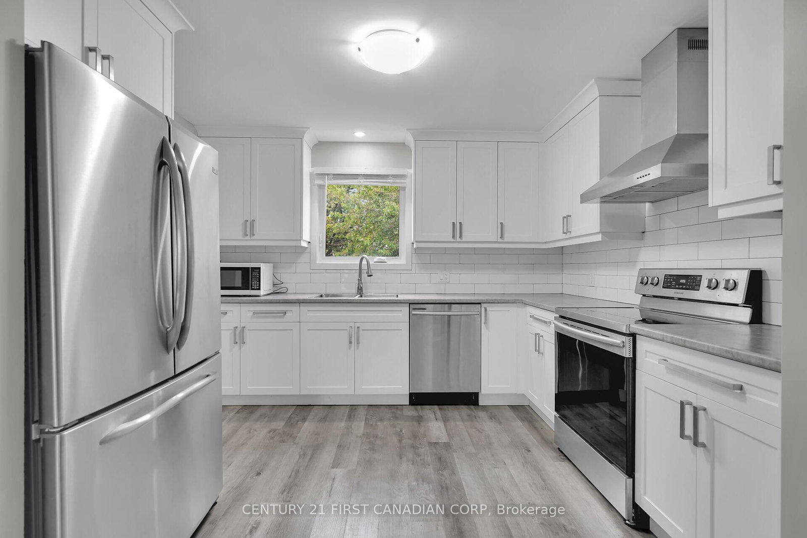 Listing Image 12