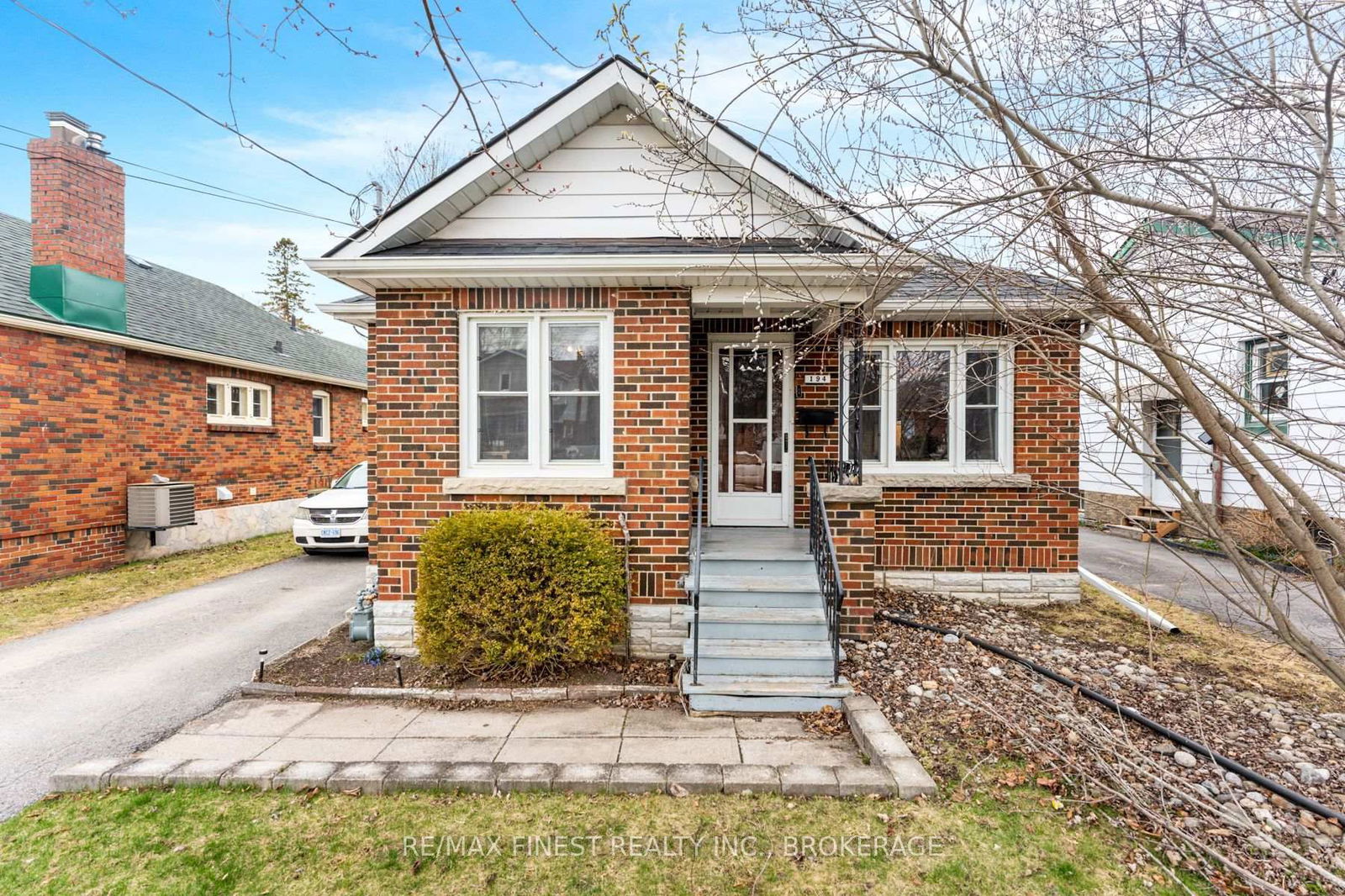 Detached House for sale at 194 Helen Street, Kingston, Central City East, K7L 4P4 - MLS: X12146961