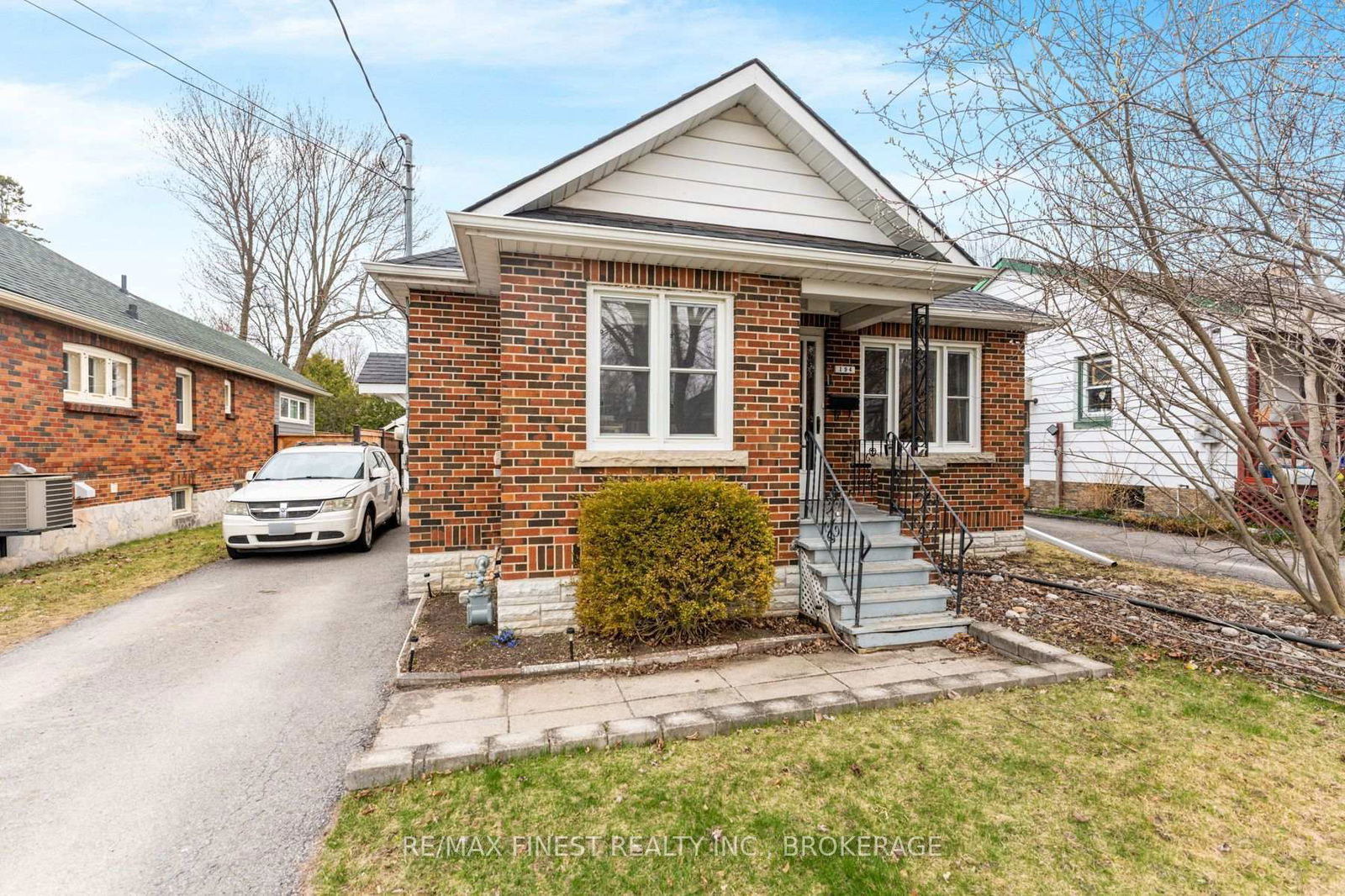 Detached House for sale at 194 Helen Street, Kingston, Central City East, K7L 4P4 - MLS: X12146961