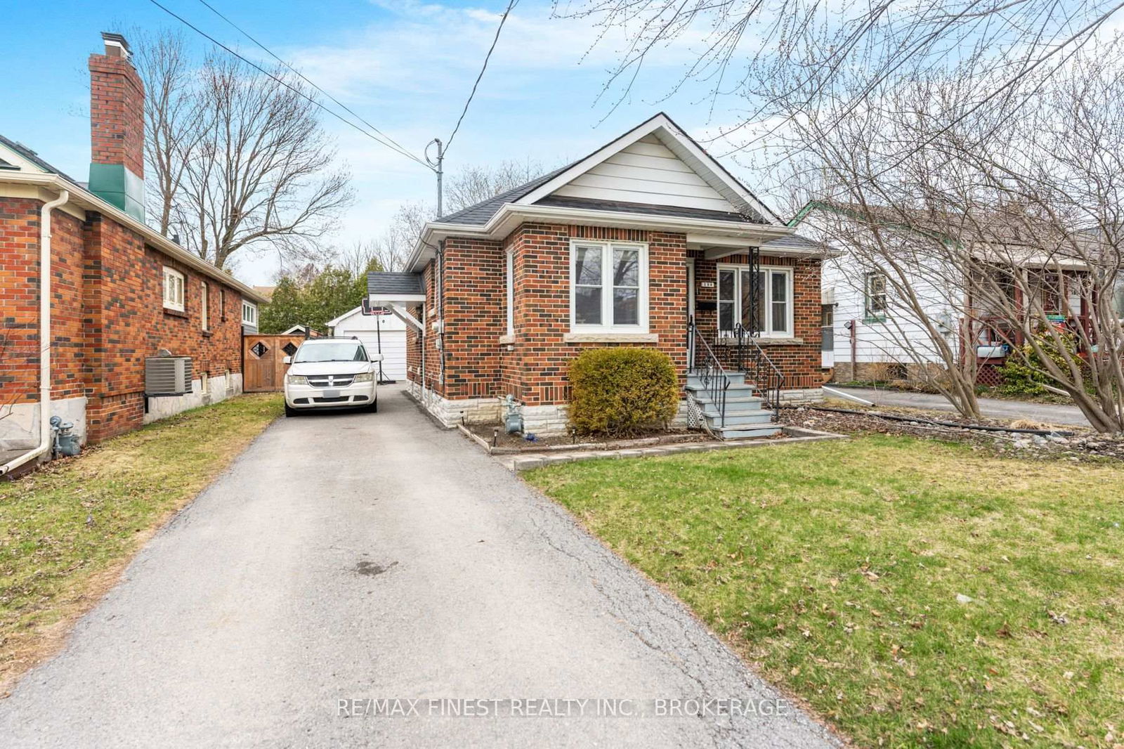 Detached House for sale at 194 Helen Street, Kingston, Central City East, K7L 4P4 - MLS: X12146961