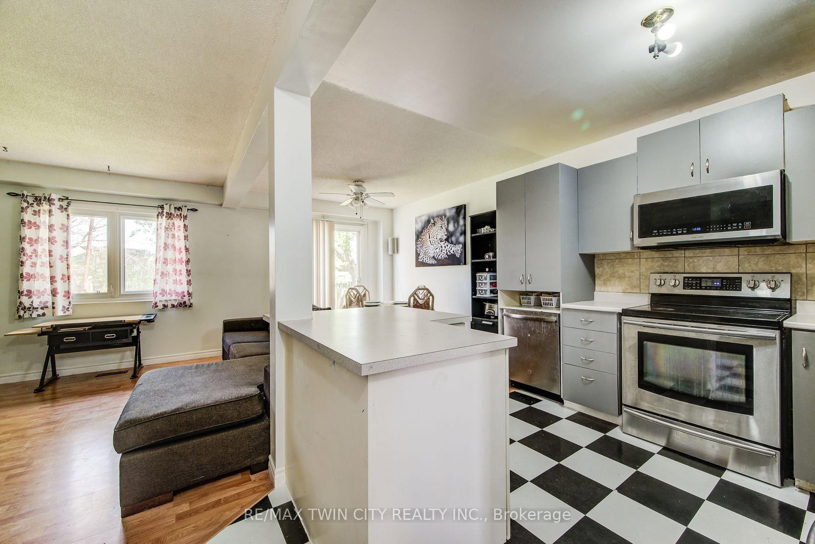 Listing Image 7