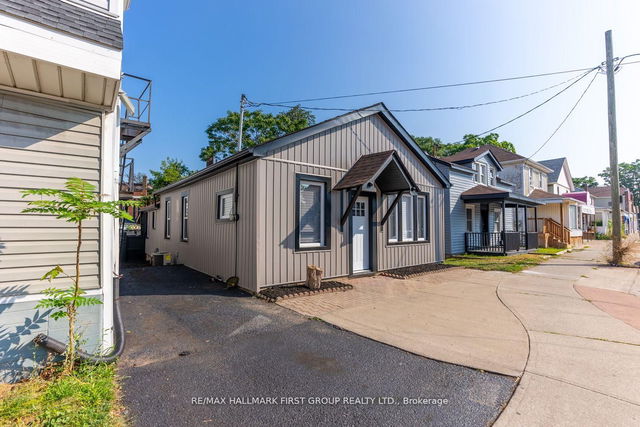 53 Queenston Street