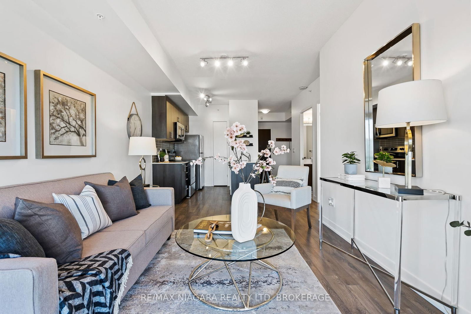 Condo for sale at 1202-550 North Service Road, Grimsby, Grimsby Beach, L3M 0H9 - MLS: X12147415
