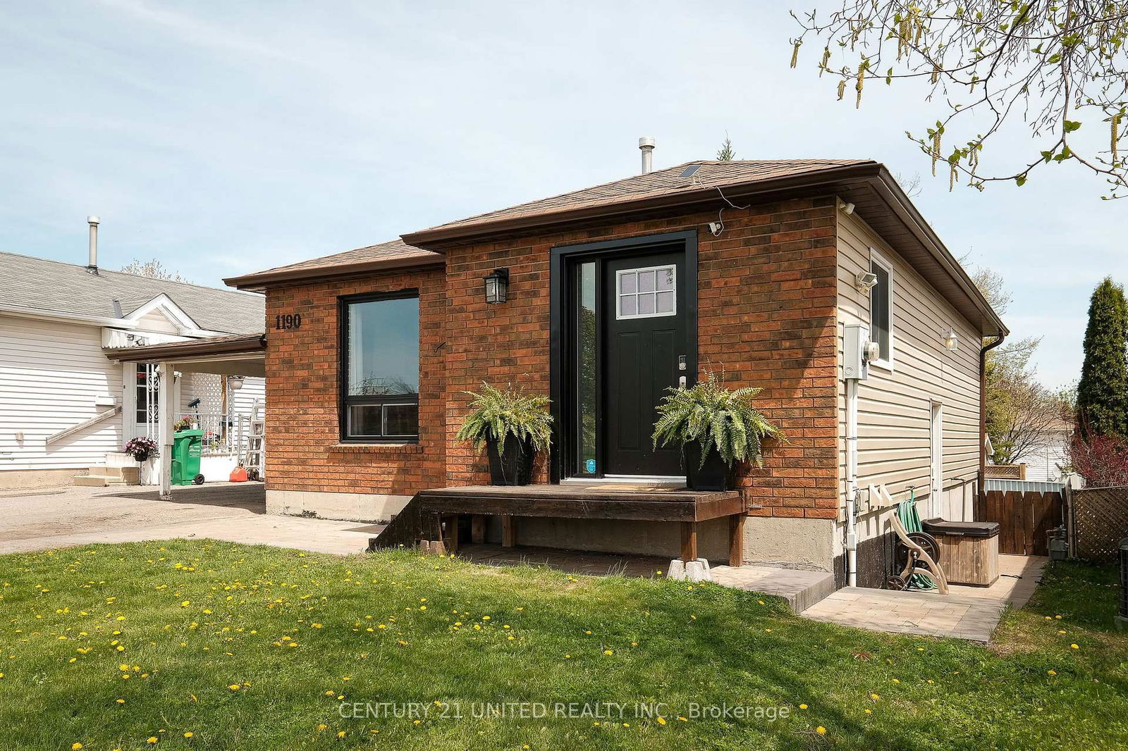 Detached House for sale at 1190 Neptune Street, Peterborough North, 1 North, K9H 7M6 - MLS: X12147487