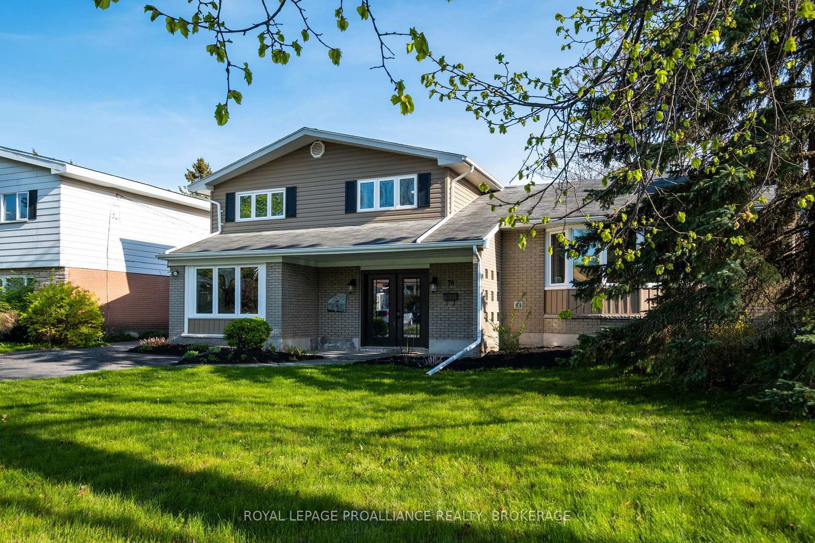 Detached House for sale at 70 Silver Street, Kingston, Central City West, K7M 2P5 - MLS: X12147584