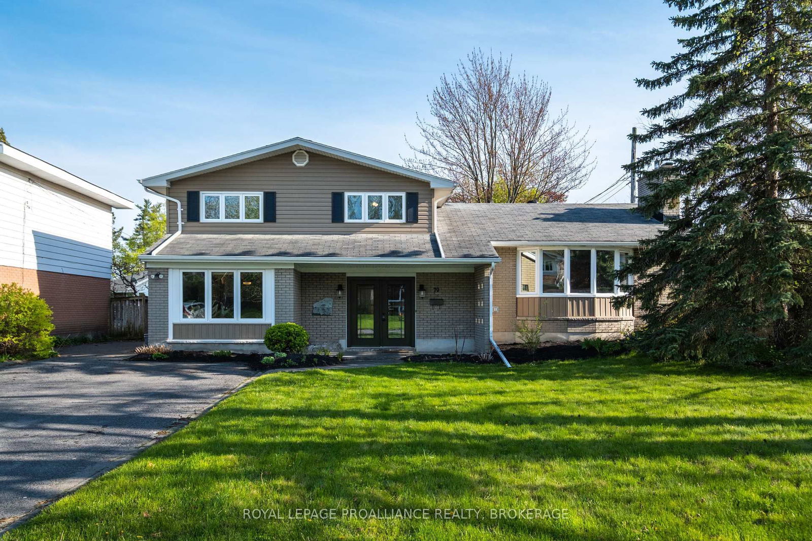 Detached House for sale at 70 Silver Street, Kingston, Central City West, K7M 2P5 - MLS: X12147584