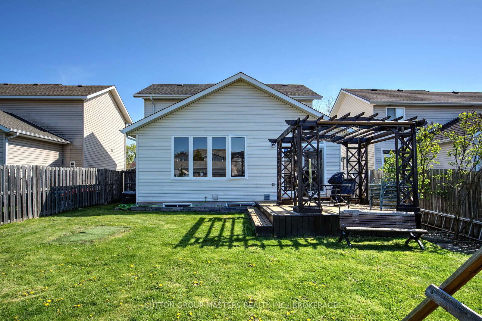 Detached House for sale at 422 Cooke Crescent, Kingston, City Northwest, K7P 3J5 - MLS: X12147901