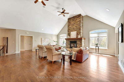 2 Beechgrove Gdns, Stittsville - Stittsville (South) image-0-2