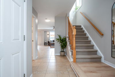 81 Pond View Dr, Wellesley -  image-0-1