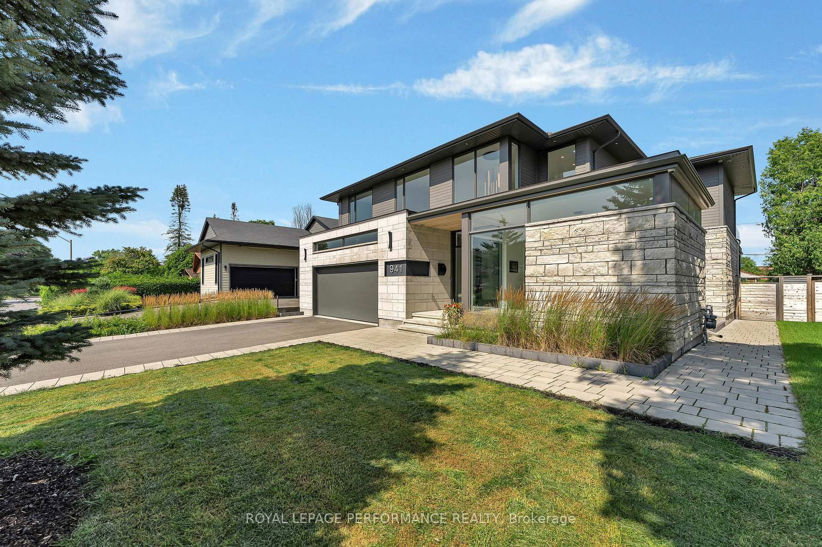 Detached House for sale at 941 Winnington Avenue, Ottawa, Whitehaven, K2B 5C6 - MLS: X12148284