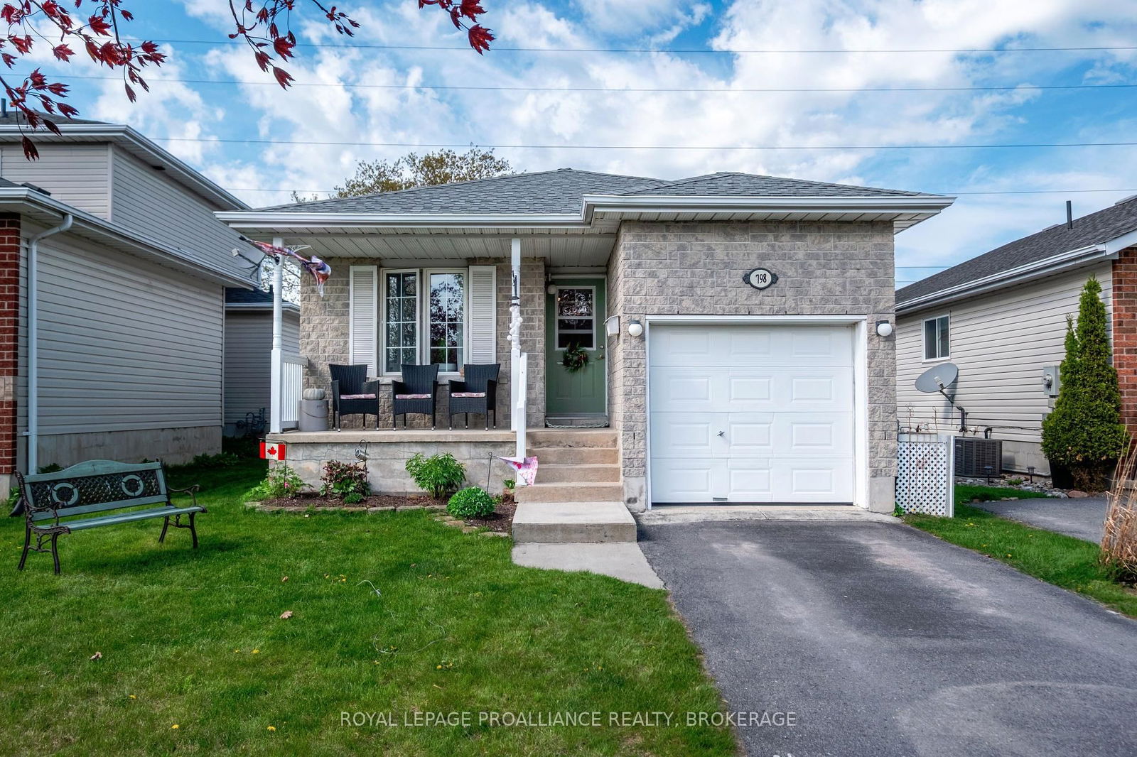 Detached House for sale at 798 Peachwood Street, Kingston, City Northwest, K7P 3G6 - MLS: X12148363