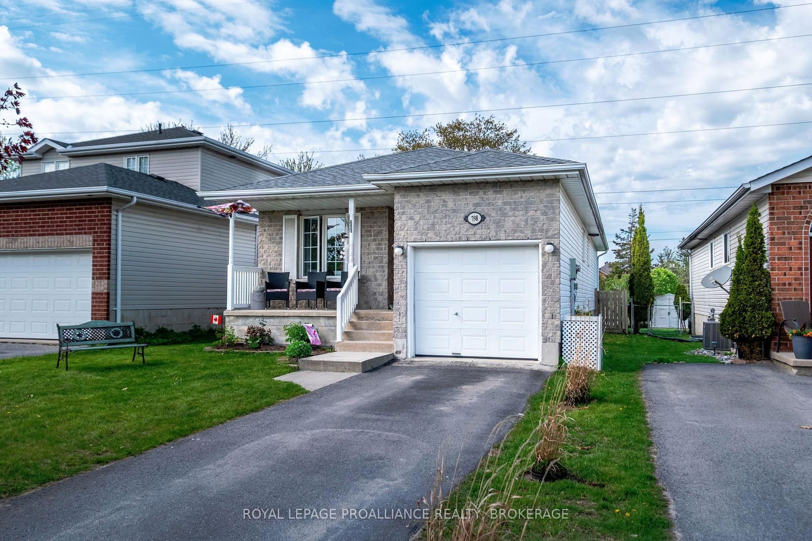 Detached House for sale at 798 Peachwood Street, Kingston, City Northwest, K7P 3G6 - MLS: X12148363