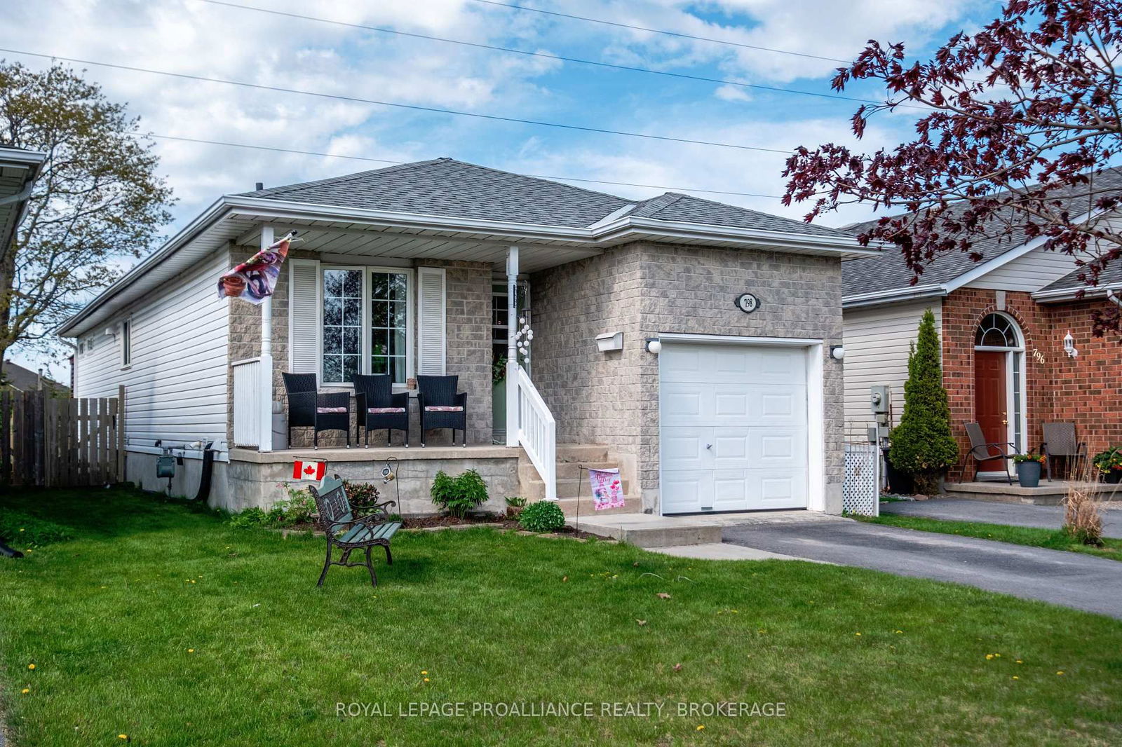 Detached House for sale at 798 Peachwood Street, Kingston, City Northwest, K7P 3G6 - MLS: X12148363