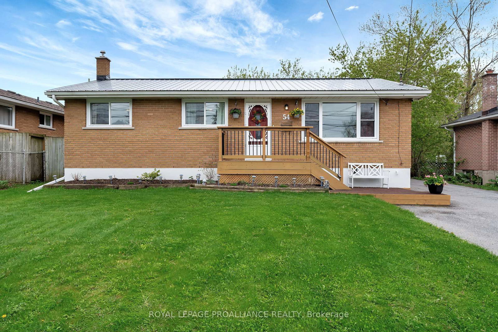 Detached House for sale at 54 Weller Avenue, Kingston, K7K 2T3 - MLS: X12148414