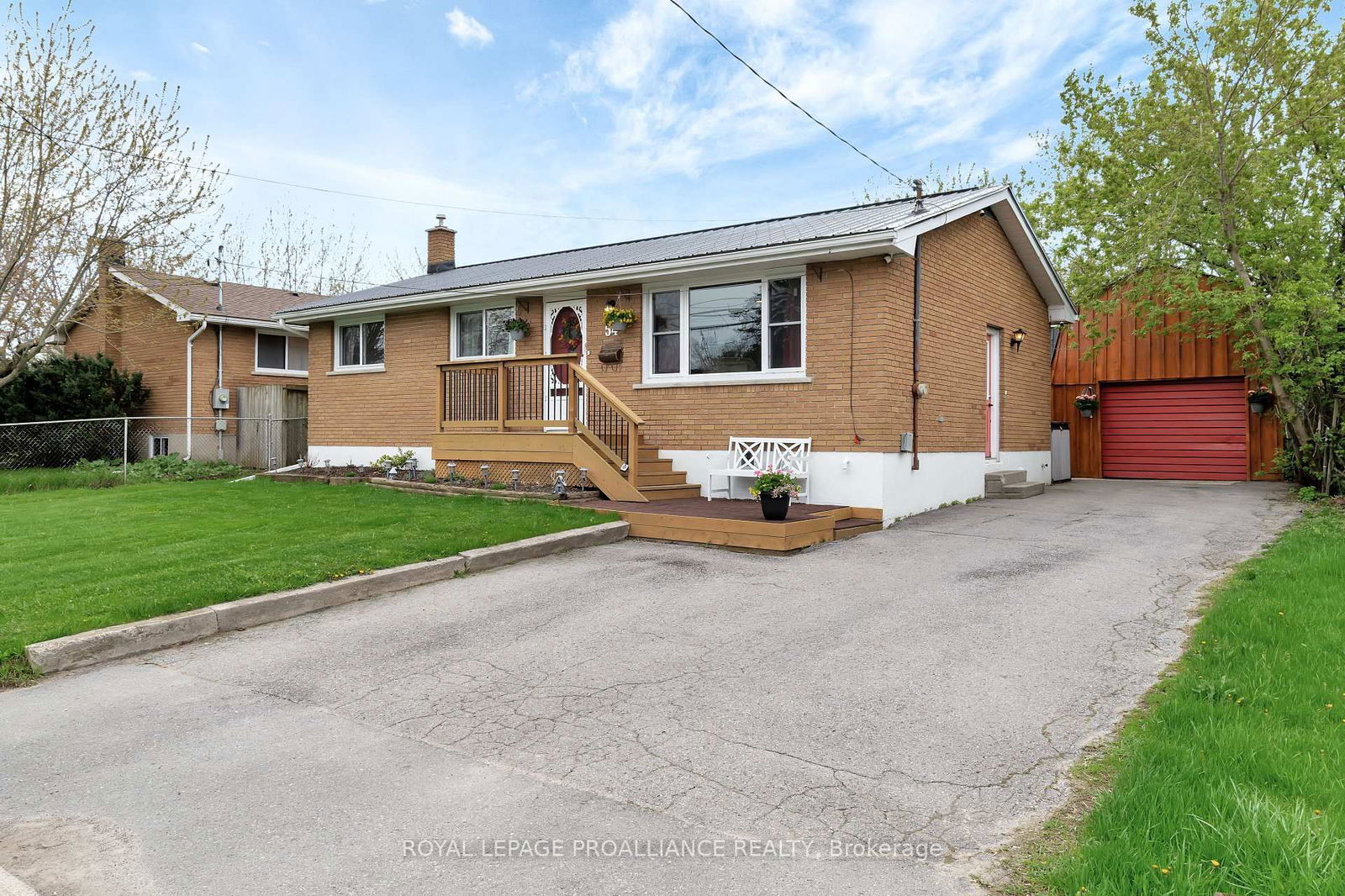 Detached House for sale at 54 Weller Avenue, Kingston, K7K 2T3 - MLS: X12148414