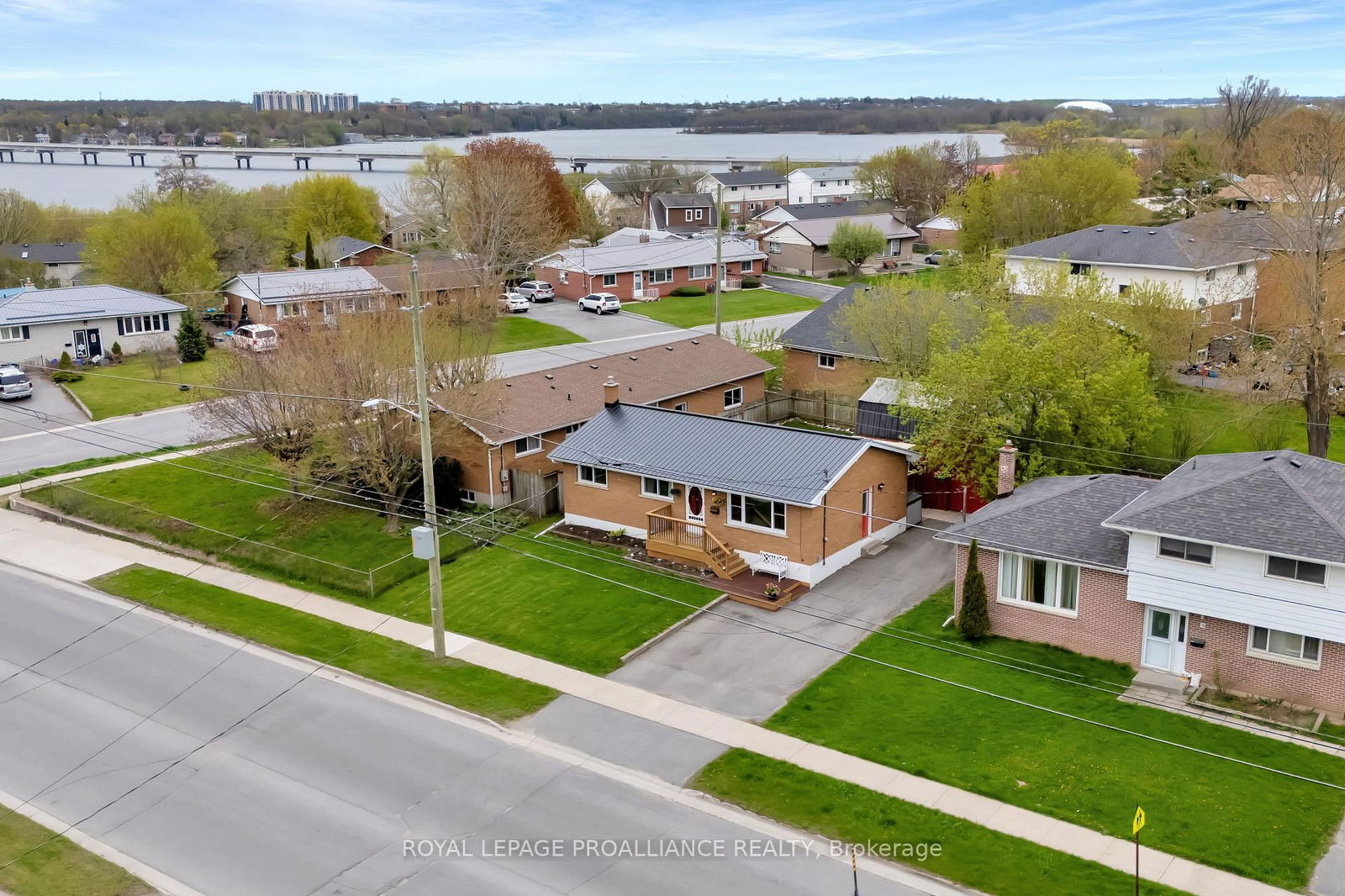 Detached House for sale at 54 Weller Avenue, Kingston, K7K 2T3 - MLS: X12148414