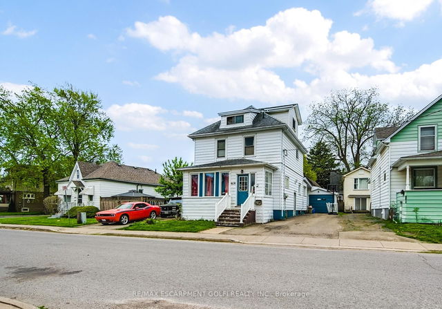 4674 Ryerson Crescent