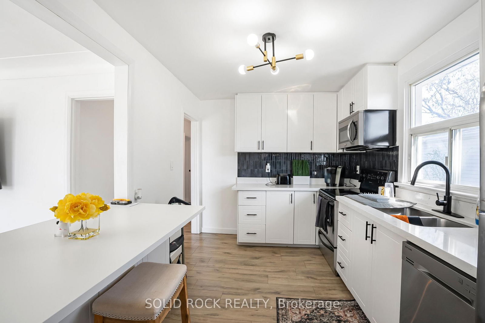 Detached House for sale at 60 Lincoln Road, Hamilton, Stoney Creek, L8E 1Z3 - MLS: X12148731