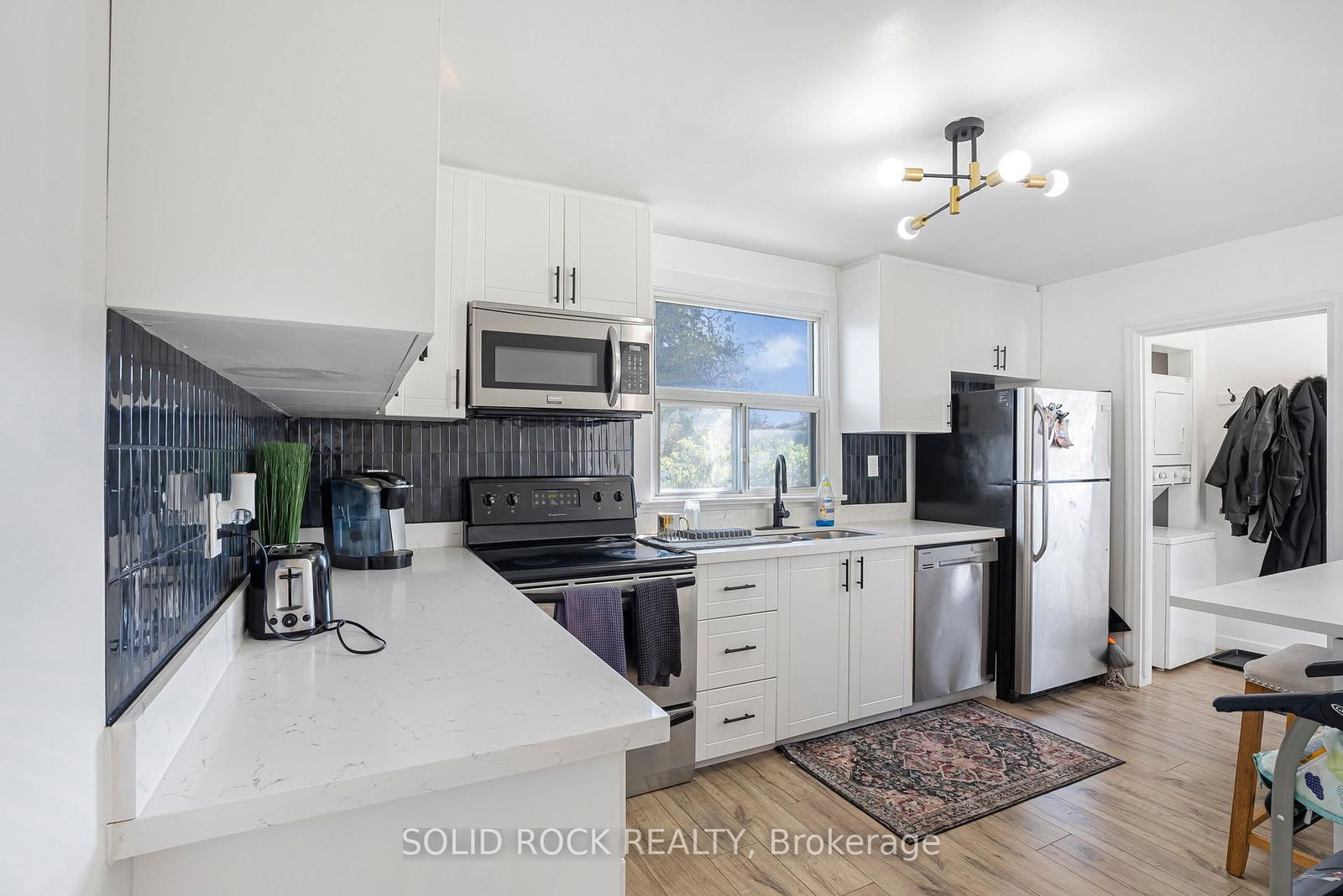 Detached House for sale at 60 Lincoln Road, Hamilton, Stoney Creek, L8E 1Z3 - MLS: X12148731