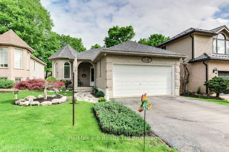25 Pembers Pass, Woodstock - South image-0-0
