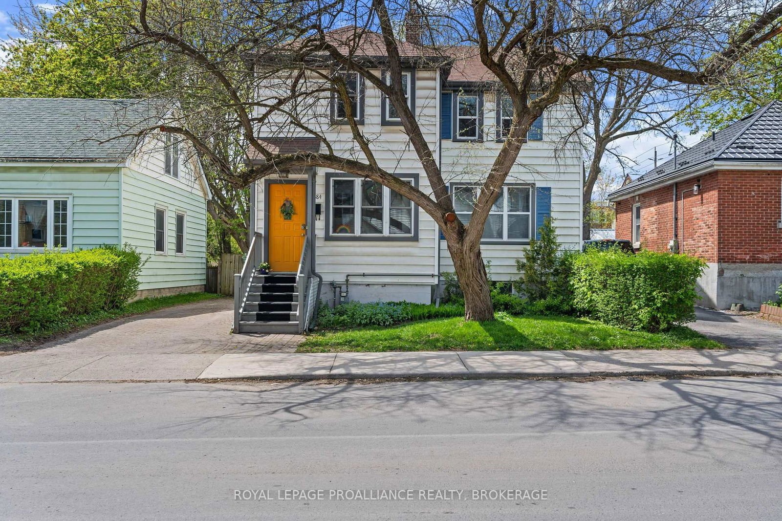 Detached House for sale at 684 Victoria Street, Kingston, East of Sir John A. Blvd, K7K 4S5 - MLS: X12149510