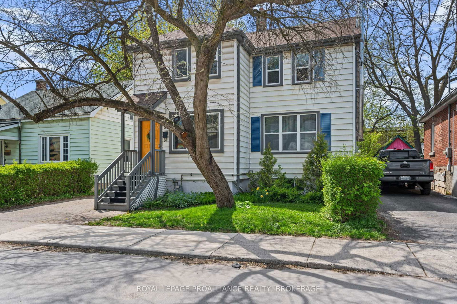 Detached House for sale at 684 Victoria Street, Kingston, East of Sir John A. Blvd, K7K 4S5 - MLS: X12149510