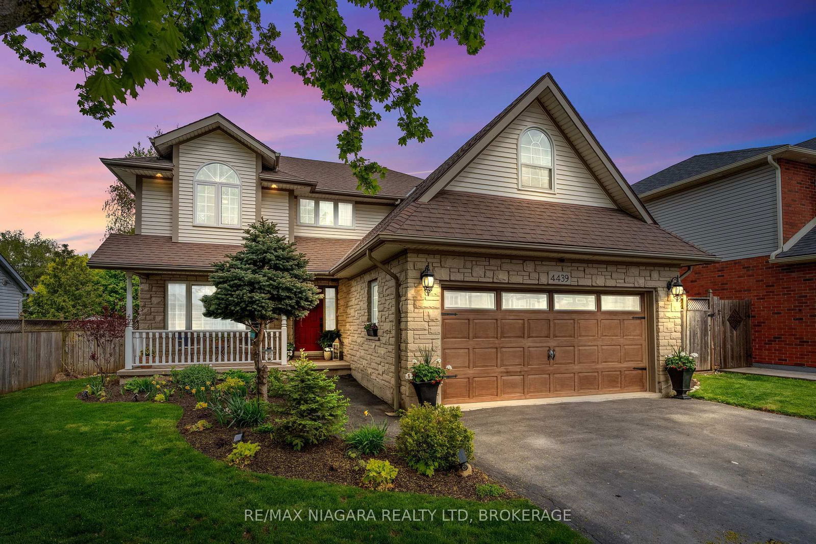 Detached House for sale at 4439 Lincoln Avenue, Lincoln, Beamsville, L0R 1B3 - MLS: X12149561