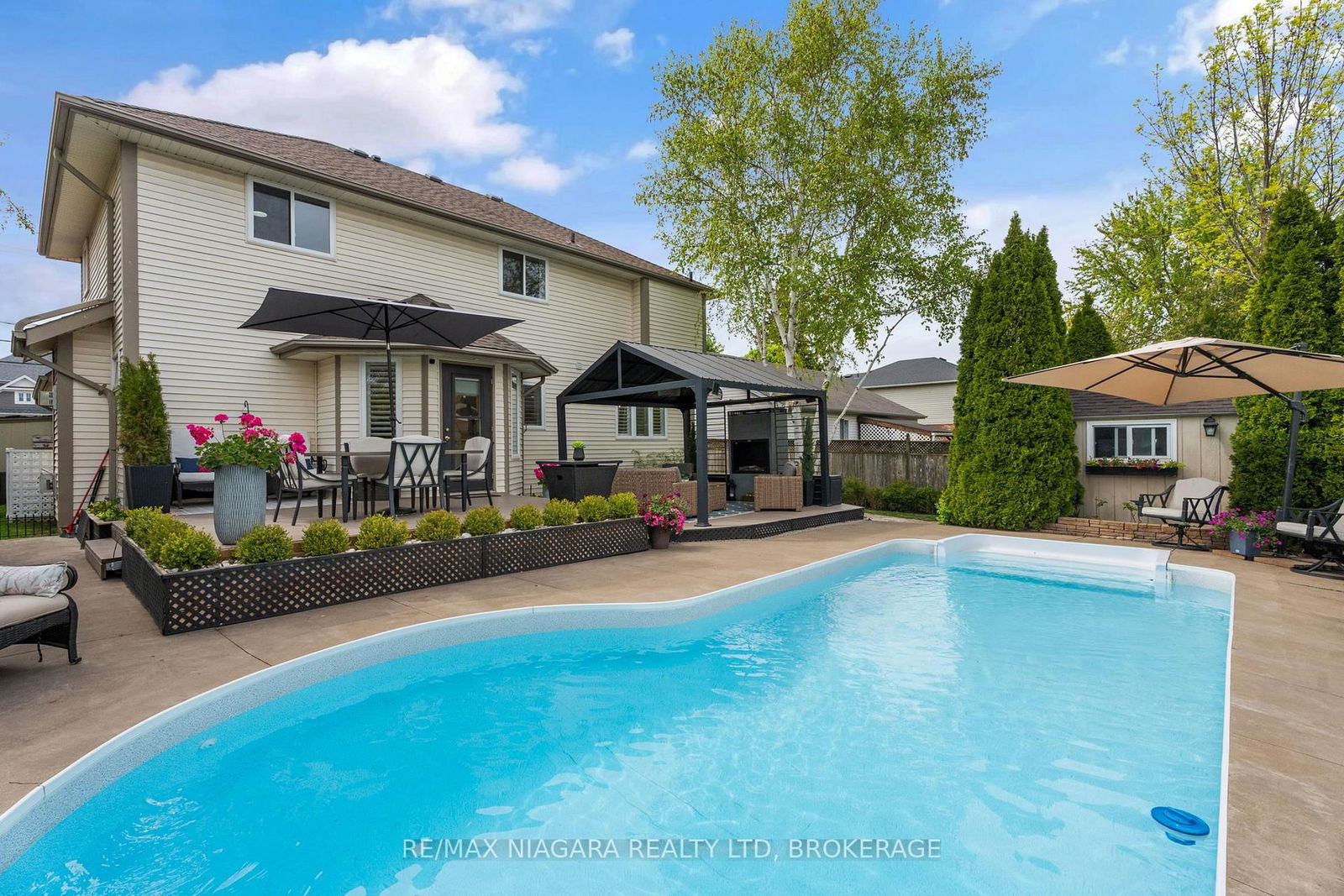 Detached House for sale at 4439 Lincoln Avenue, Lincoln, Beamsville, L0R 1B3 - MLS: X12149561