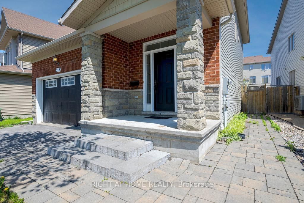 Detached House for sale at 218 Keyrock Drive, Kanata, Kanata Lakes/Heritage Hills, K2T 0B4 - MLS: X12149573