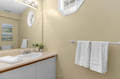 105 Davey Cres, Loyalist - Amherstview image-0-4
