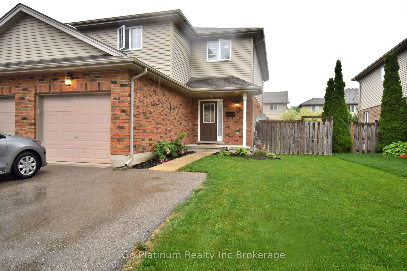 Semi-Detached House for sale at 517 Hummingbird Crescent, Woodstock, North, N4T 1V9 - MLS: X12149710