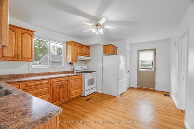 70 Scott St, Strathroy-Caradoc - SW image-0-4