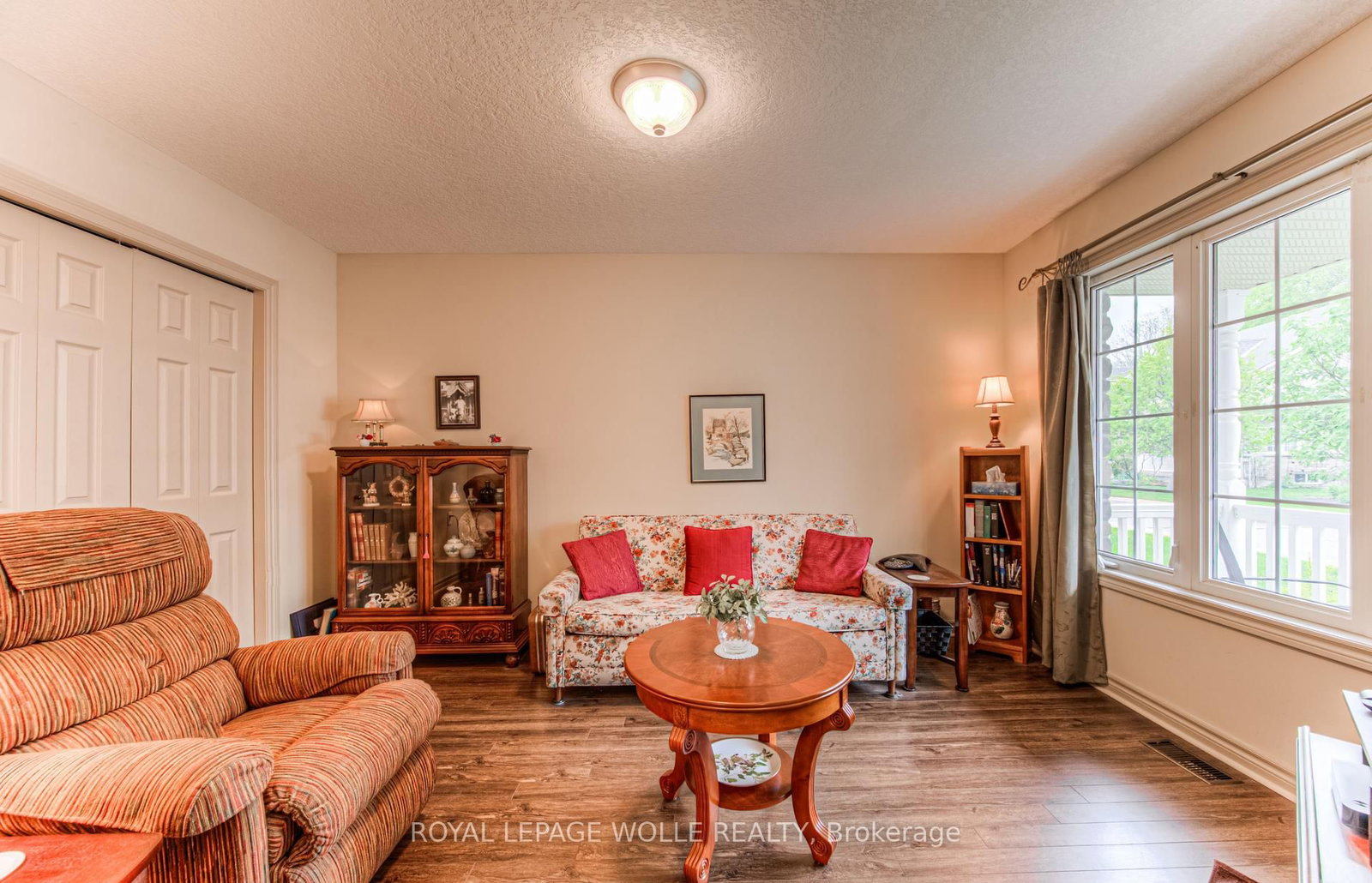 Listing Image 6
