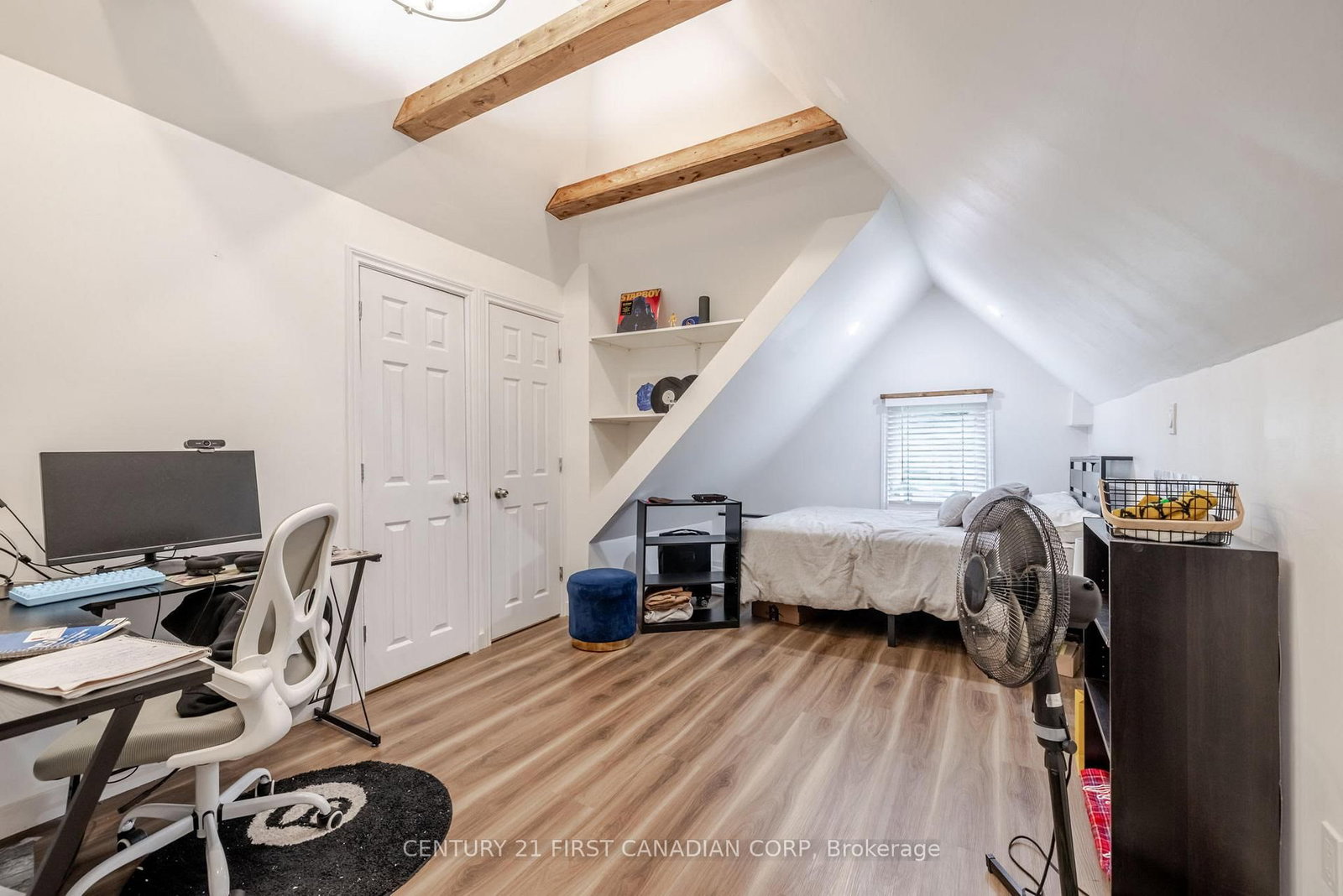 Listing Image 14