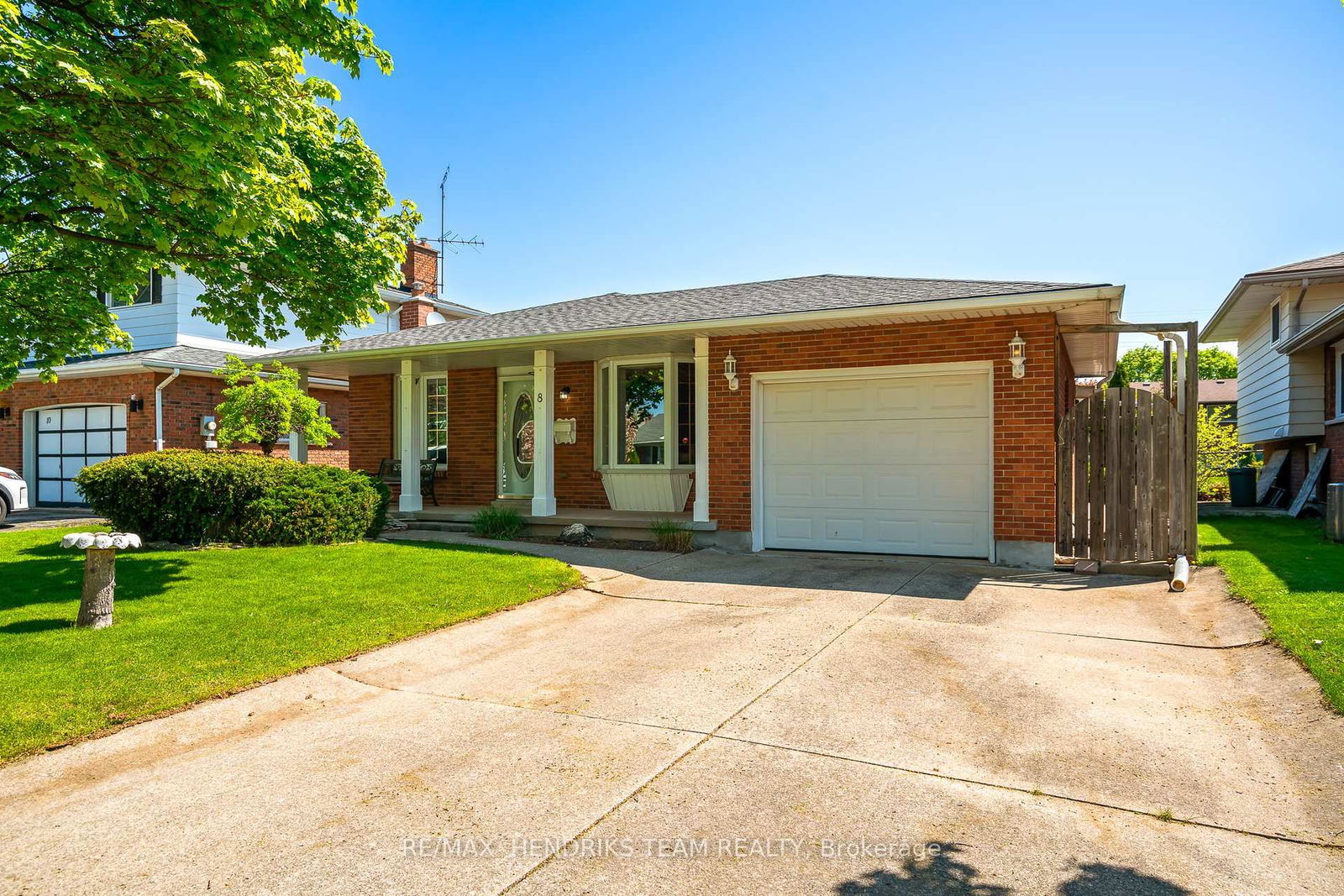 Detached House for sale at 8 Dolly Circle, St. Catharines, Secord Woods, L2P 3T2 - MLS: X12149940