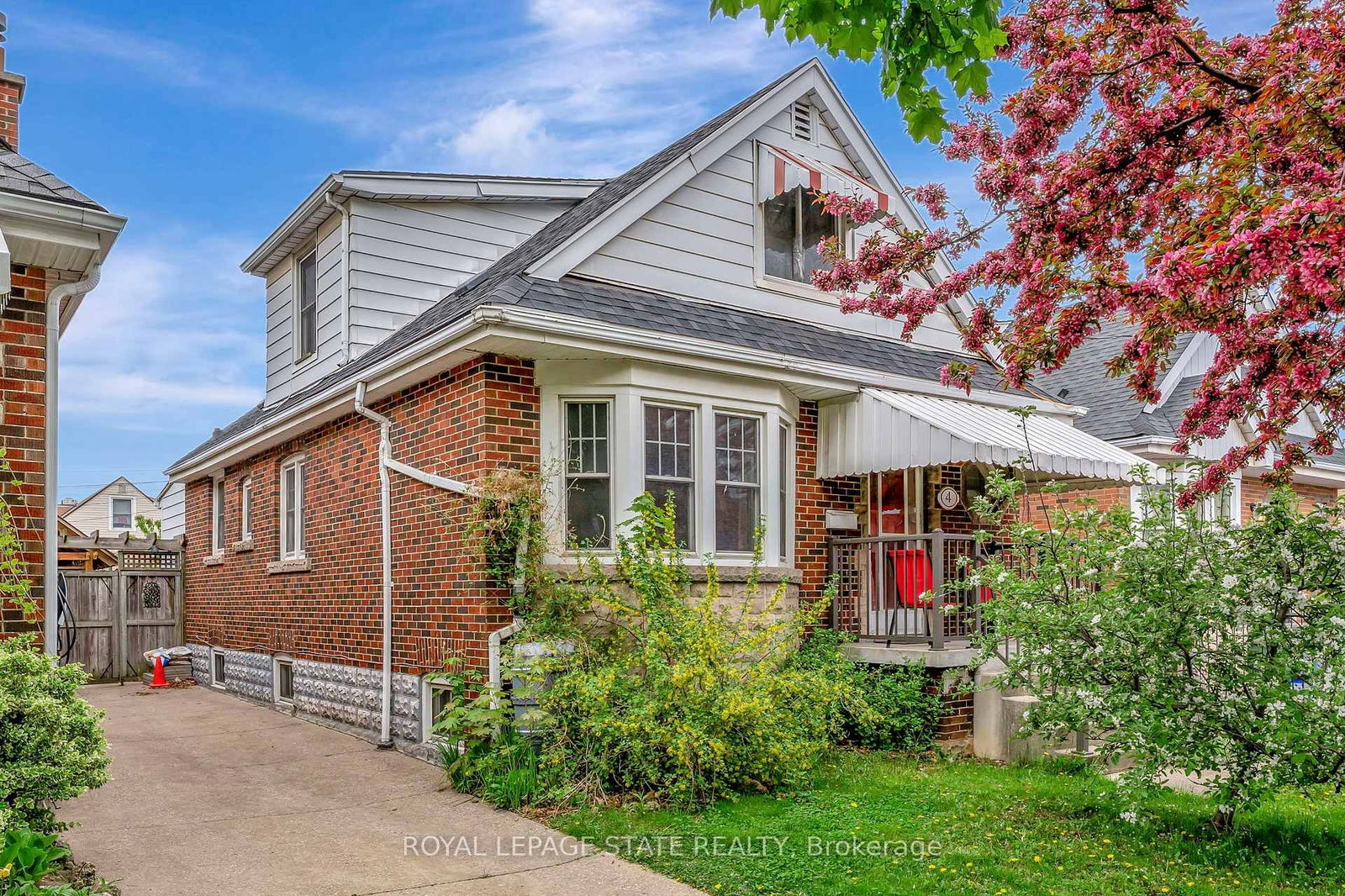 Detached House for sale at 4 Park Row, Hamilton, Delta, L8K 2J4 - MLS: X12150161