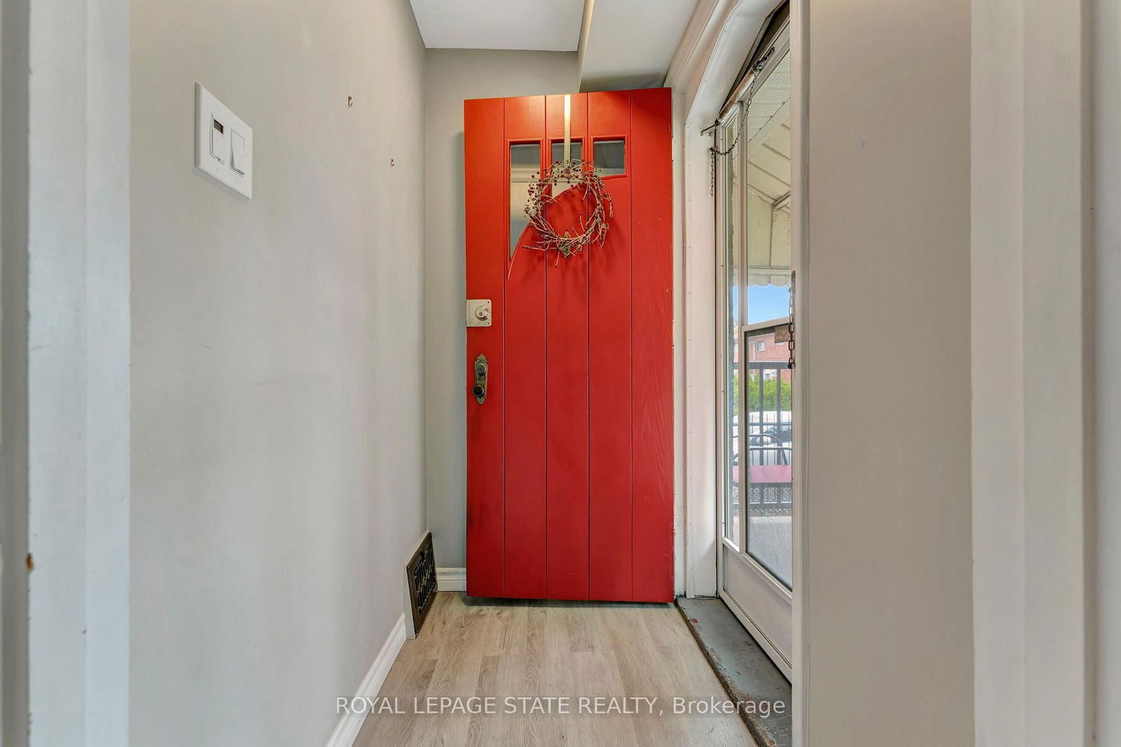 Detached House for sale at 4 Park Row, Hamilton, Delta, L8K 2J4 - MLS: X12150161