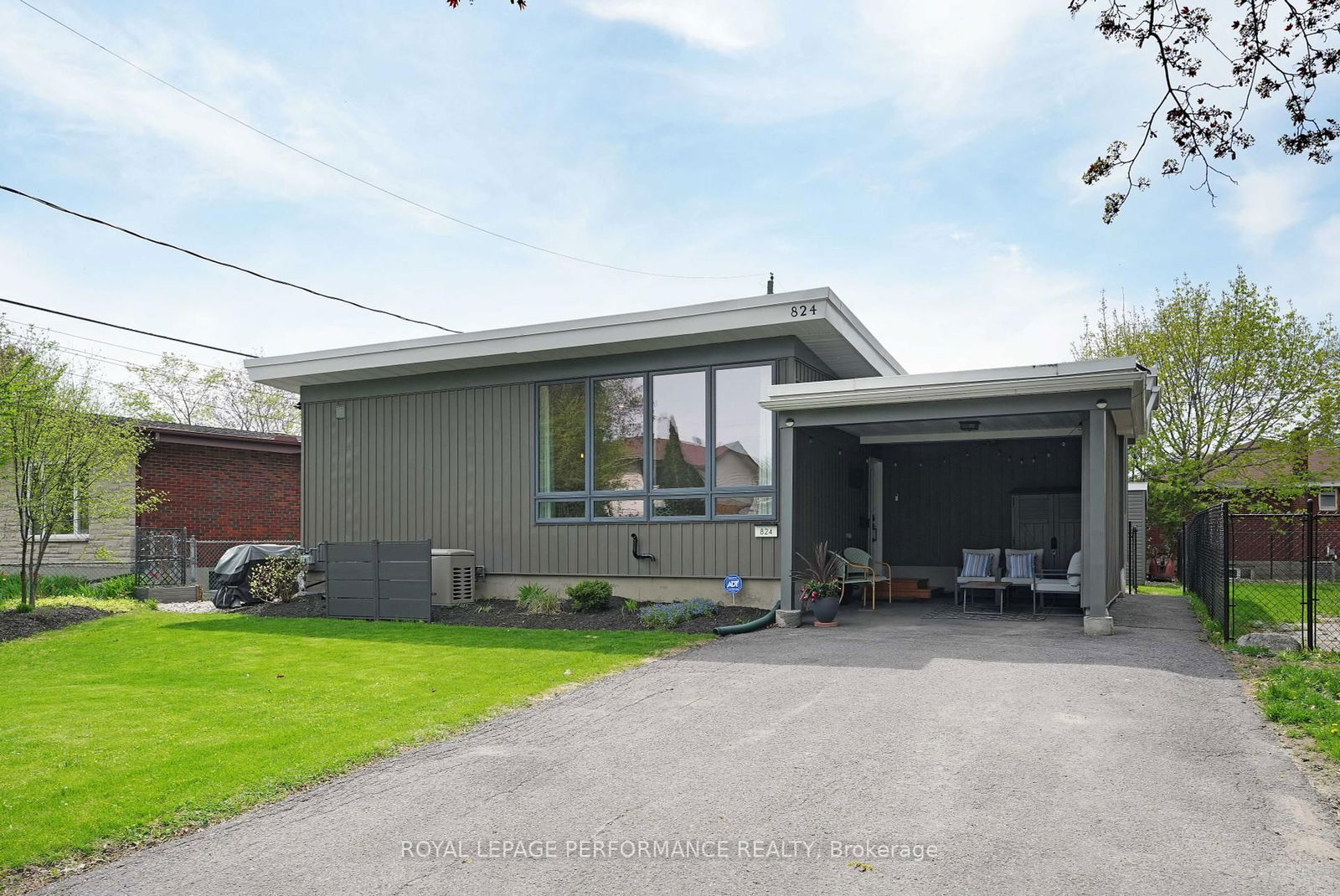 Detached House for sale at 824 Adams Avenue, Ottawa, Elmvale Acres, K1G 2Y2 - MLS: X12150391