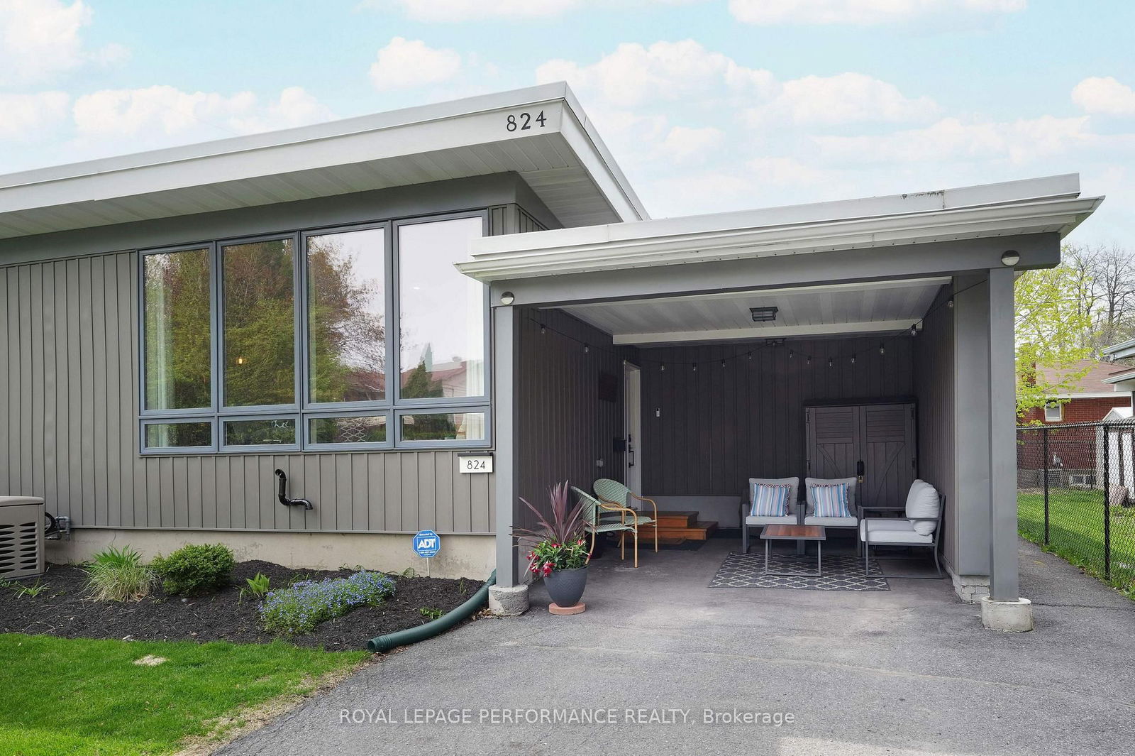 Detached House for sale at 824 Adams Avenue, Ottawa, Elmvale Acres, K1G 2Y2 - MLS: X12150391