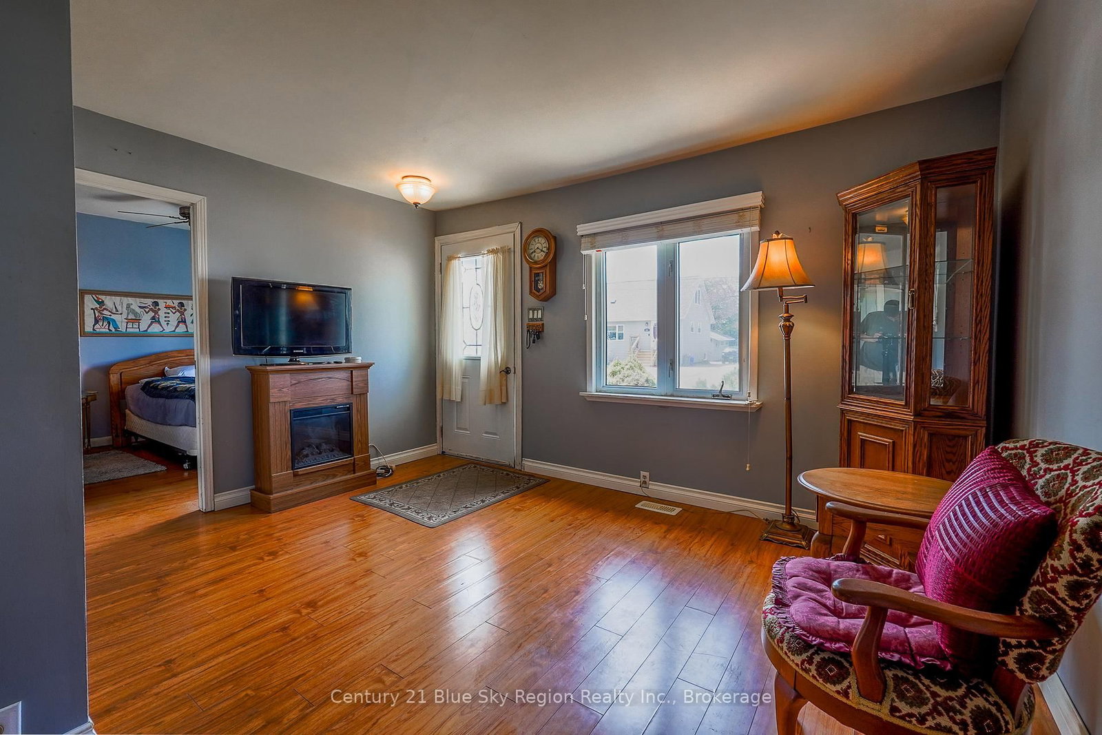 Listing Image 7