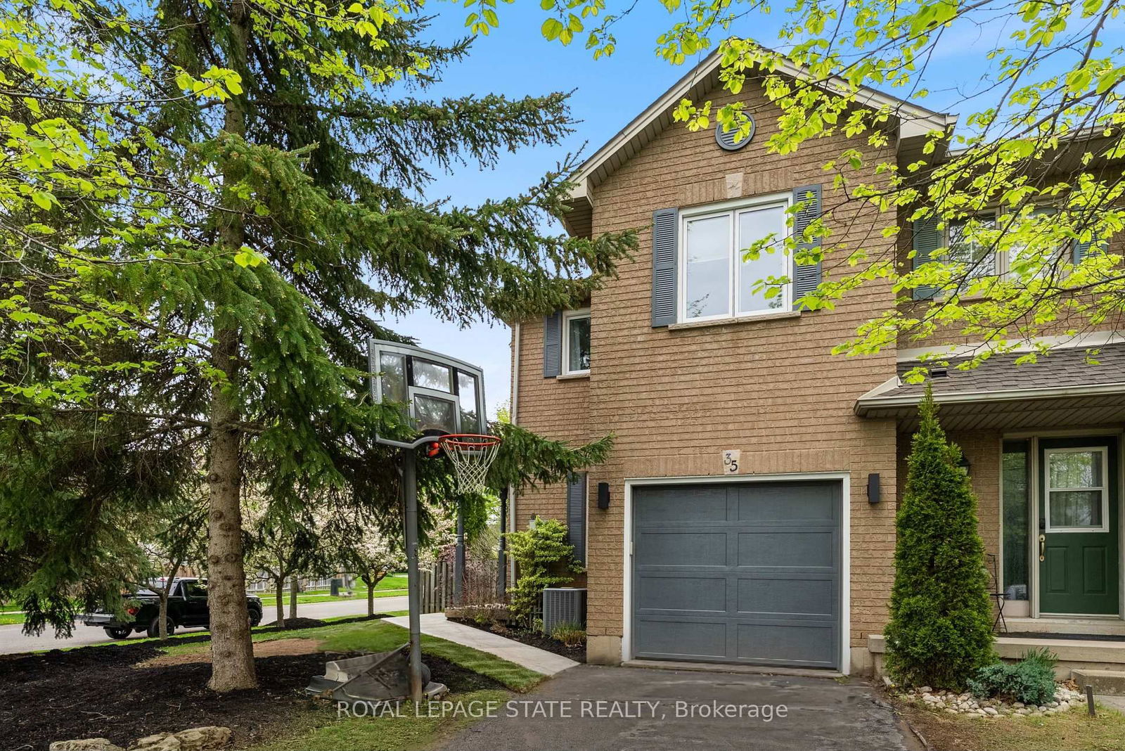 Townhouse sold at 35 Morwick Drive, Hamilton, Ancaster, L9G 4Y4 - MLS: X12150560