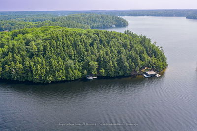 Unit R48 — 2 Beacon Island, Muskoka Lakes - Medora image-0-3